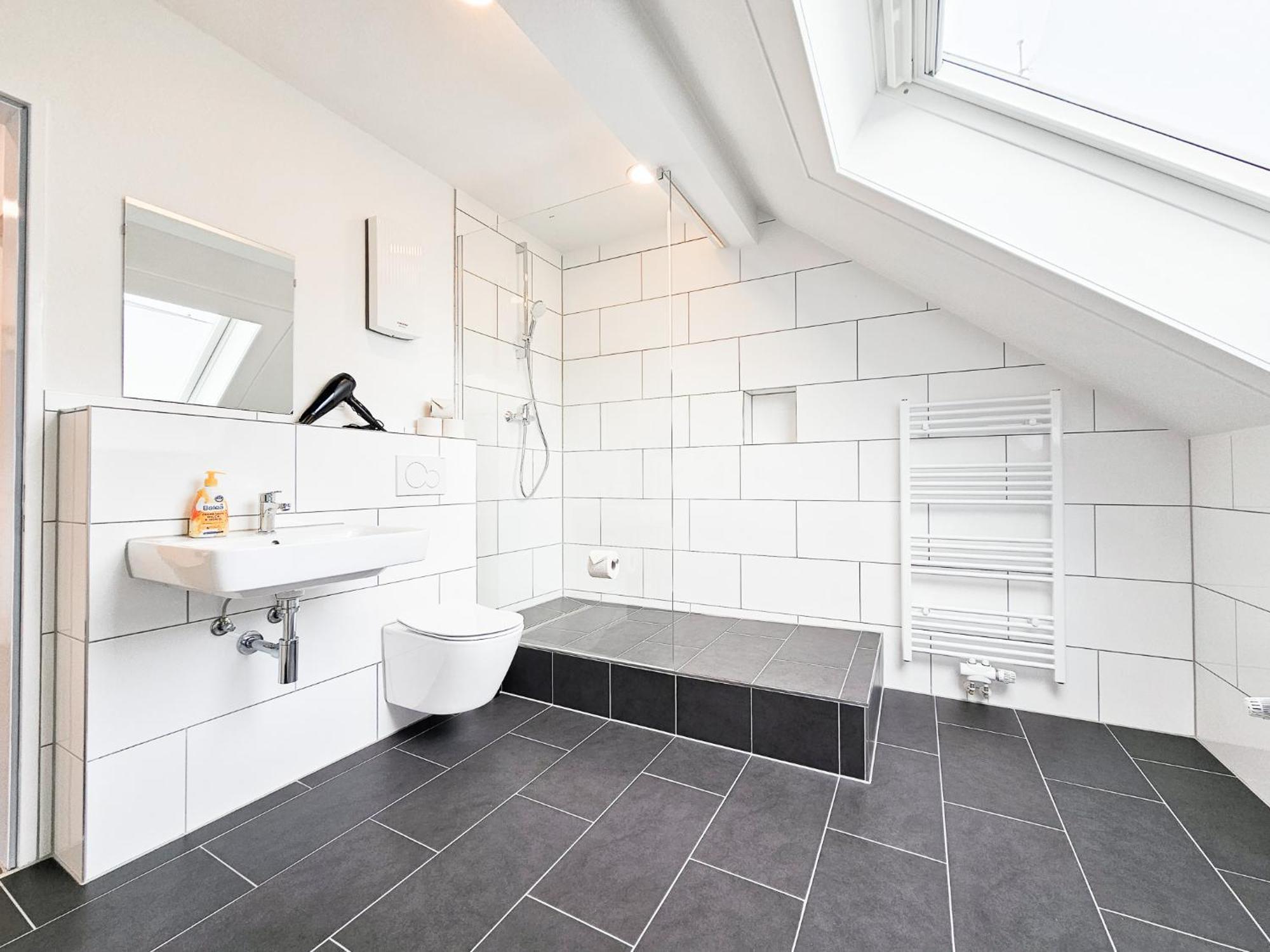 Raj Living - City Center Apartments With 5 Rooms - 10 Min Messe Dus Düsseldorf Esterno foto