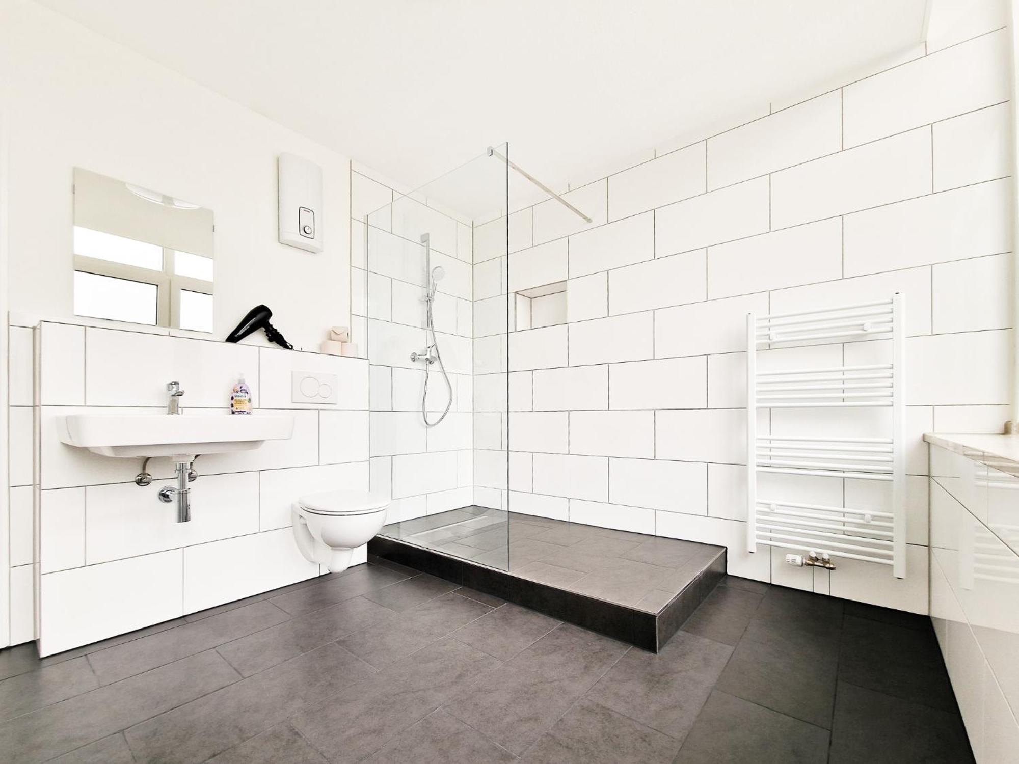 Raj Living - City Center Apartments With 5 Rooms - 10 Min Messe Dus Düsseldorf Esterno foto
